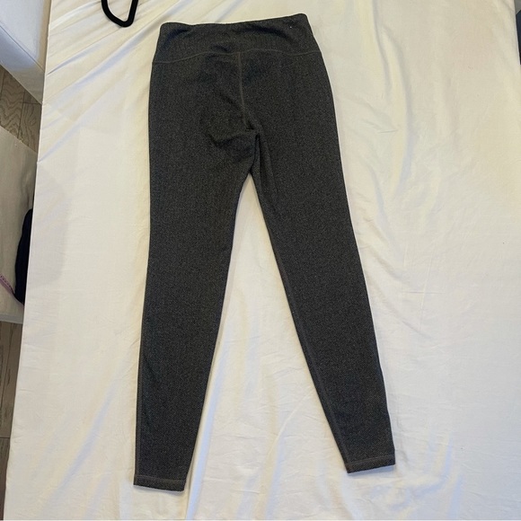 OLD Navy Active Go Dry Fitted Leggings - Picture 3 of 13